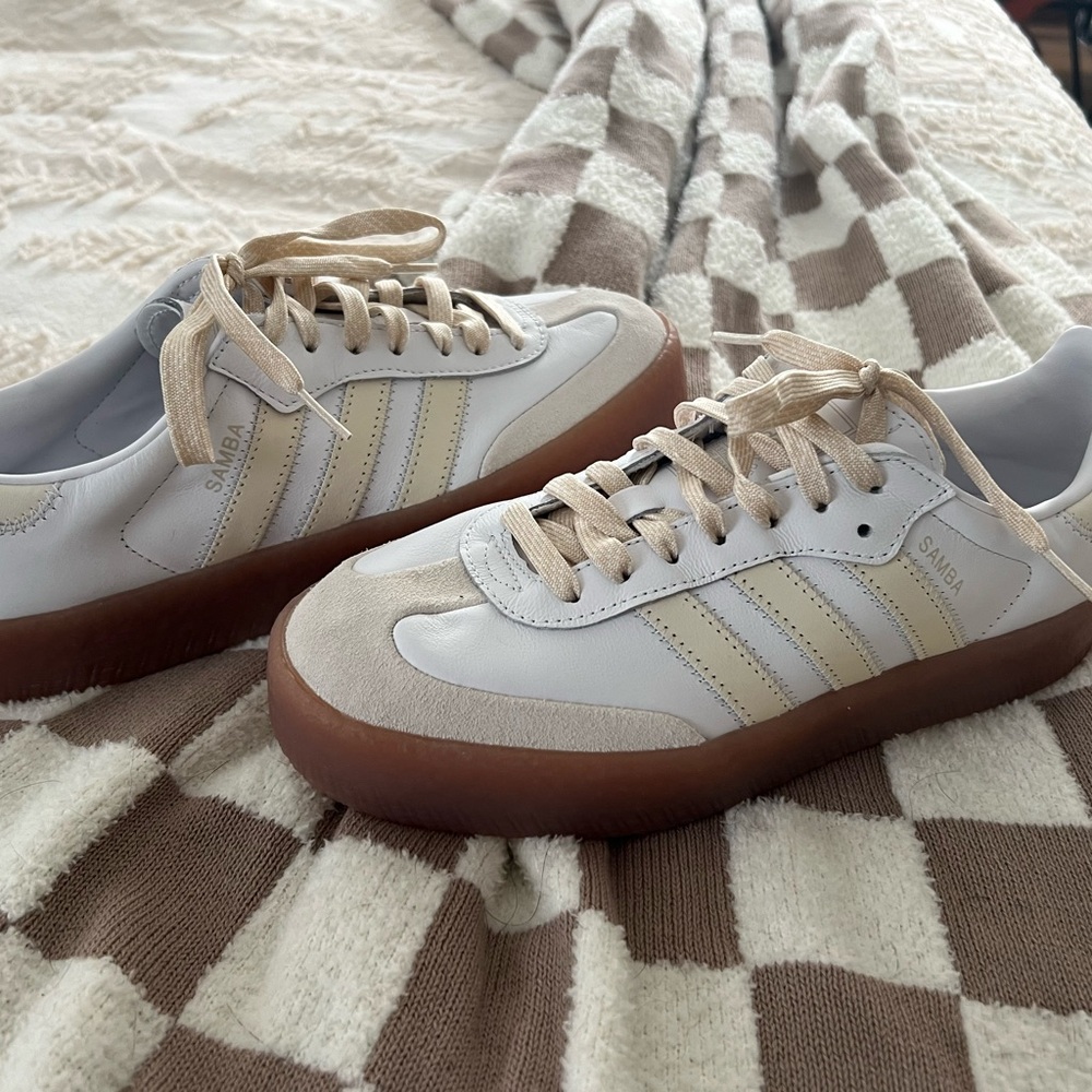 BRAND NEW Adidas White/Beige Sambas size 9